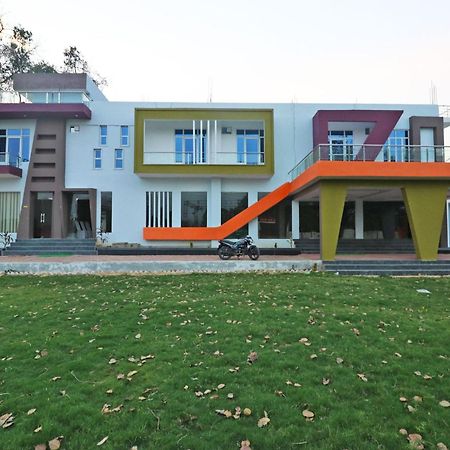 โอโย 30897 ศรีศยม ลอว์น แอนด์ รีสอร์ต Hotel Sitapur  ภายนอก รูปภาพ