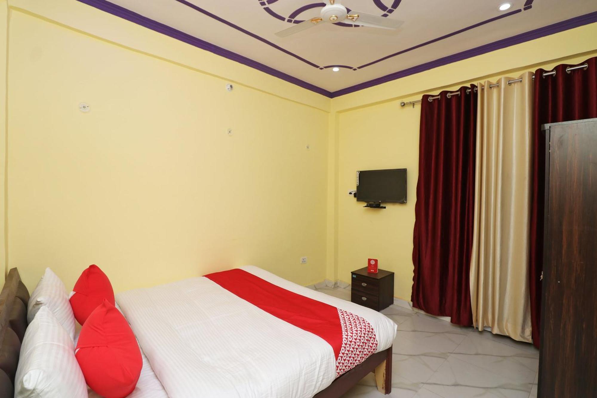 โอโย 30897 ศรีศยม ลอว์น แอนด์ รีสอร์ต Hotel Sitapur  ภายนอก รูปภาพ