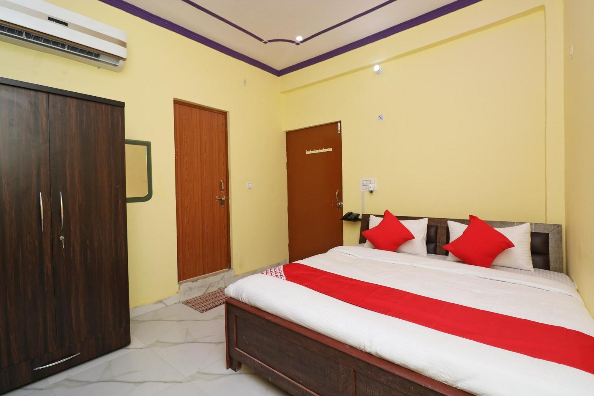 โอโย 30897 ศรีศยม ลอว์น แอนด์ รีสอร์ต Hotel Sitapur  ภายนอก รูปภาพ