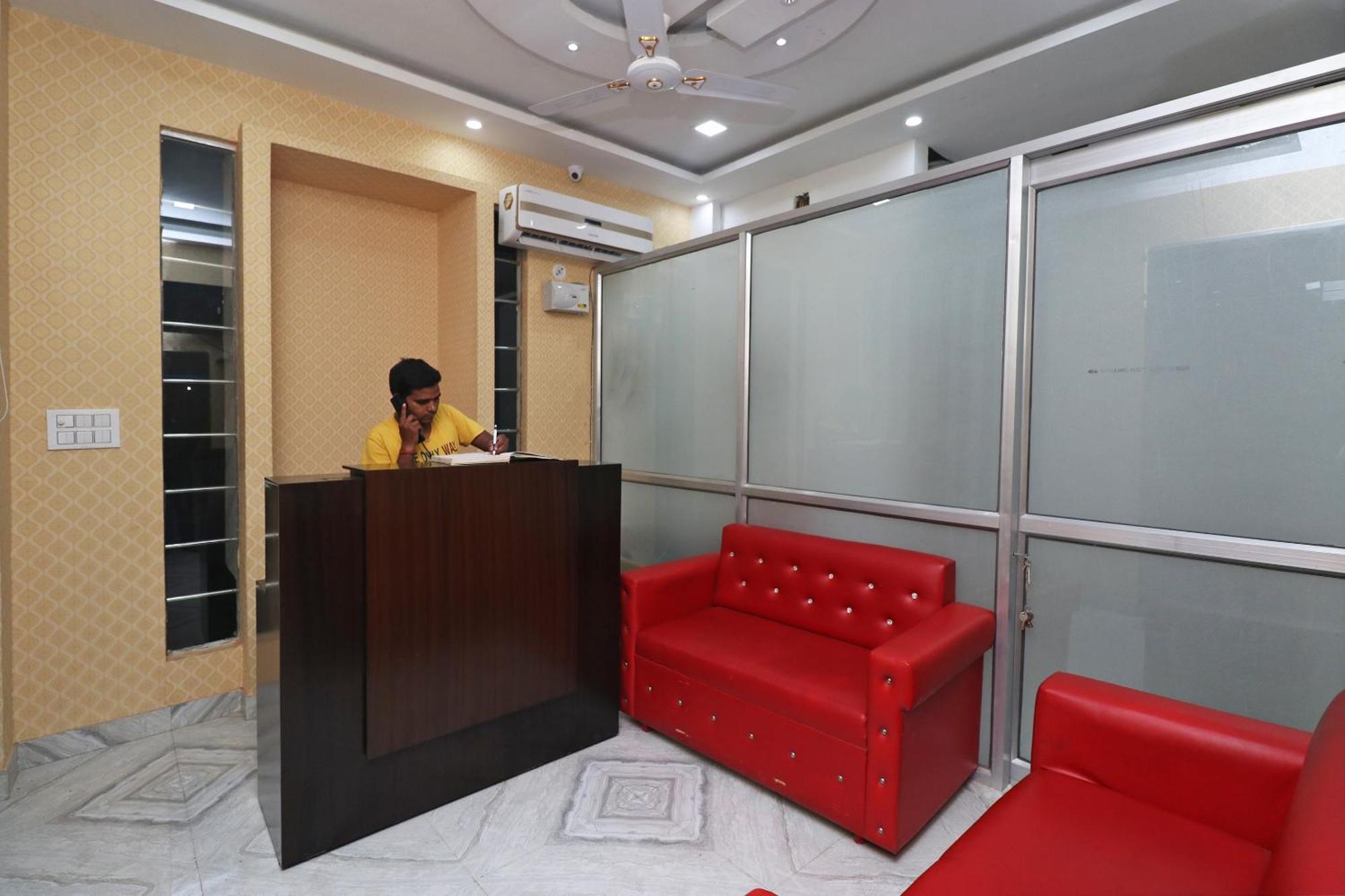 โอโย 30897 ศรีศยม ลอว์น แอนด์ รีสอร์ต Hotel Sitapur  ภายนอก รูปภาพ