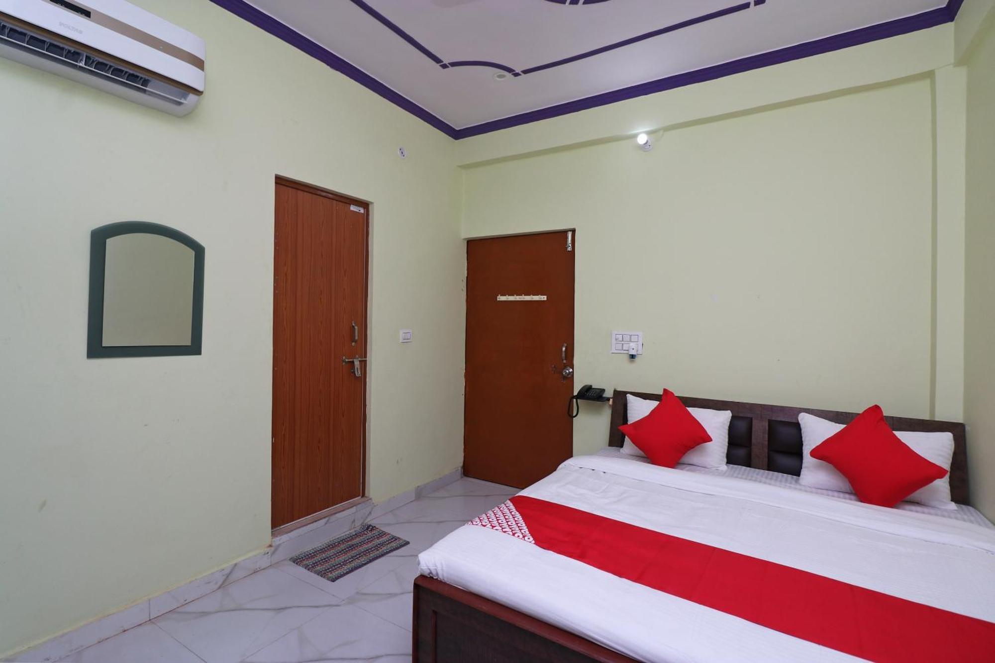 โอโย 30897 ศรีศยม ลอว์น แอนด์ รีสอร์ต Hotel Sitapur  ภายนอก รูปภาพ
