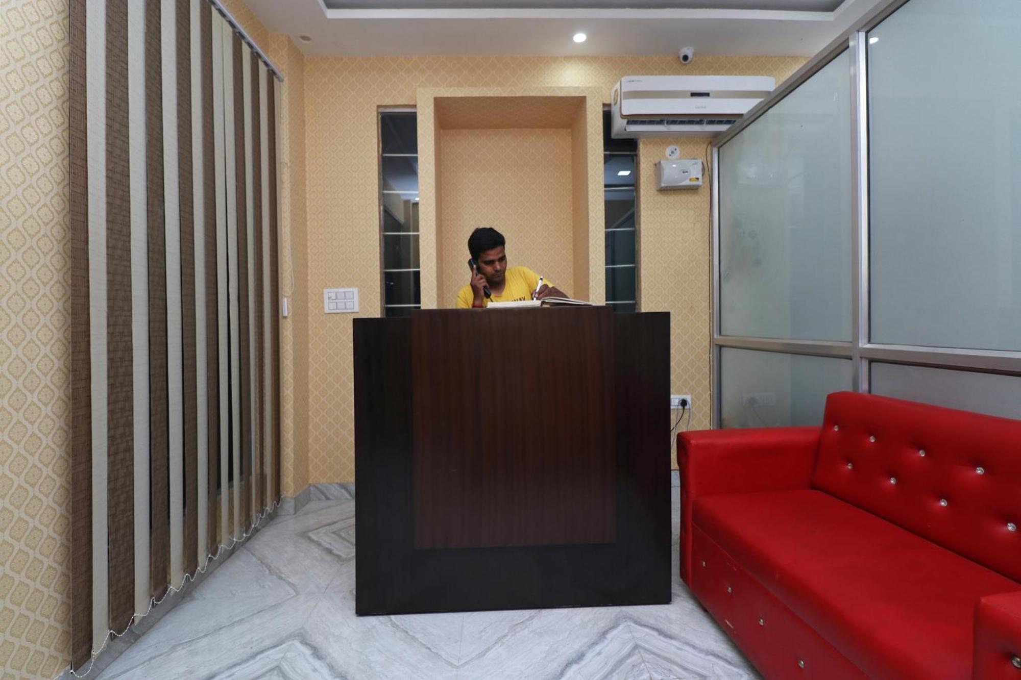 โอโย 30897 ศรีศยม ลอว์น แอนด์ รีสอร์ต Hotel Sitapur  ภายนอก รูปภาพ