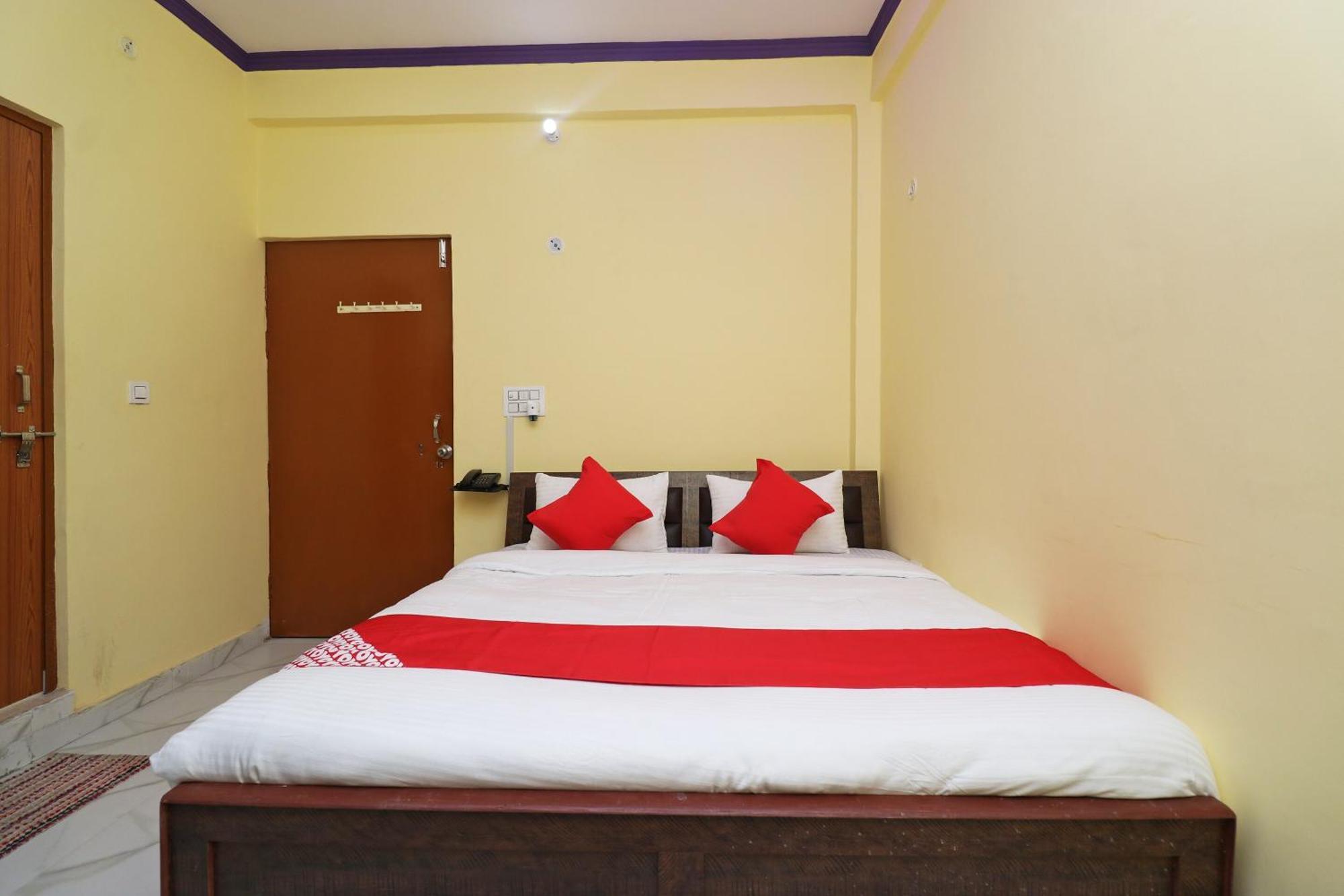 โอโย 30897 ศรีศยม ลอว์น แอนด์ รีสอร์ต Hotel Sitapur  ภายนอก รูปภาพ